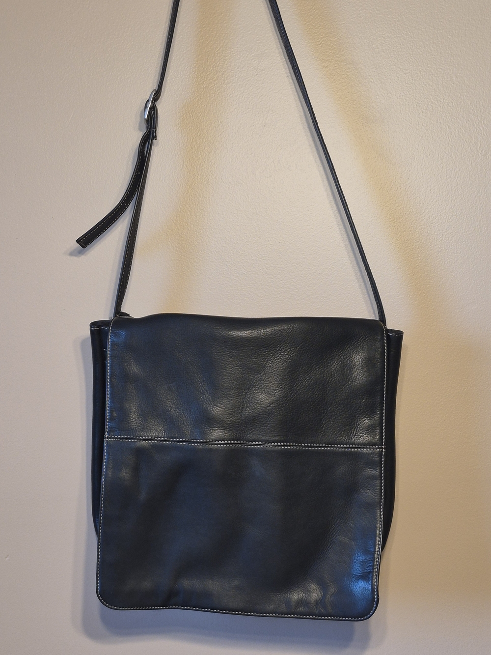 latico Black Leather Unisex Crossbody Messenger Bag with Inner Pockets